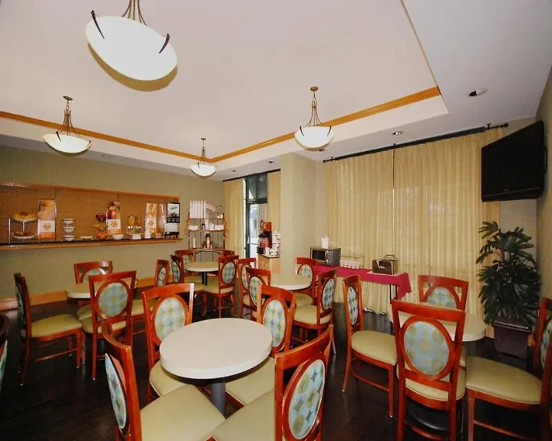 Moxy Memphis Downtown Hotel