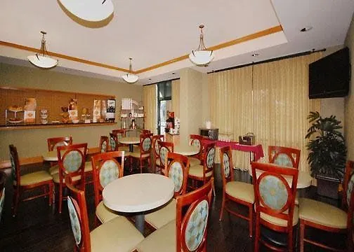 Moxy Memphis Downtown Hotel