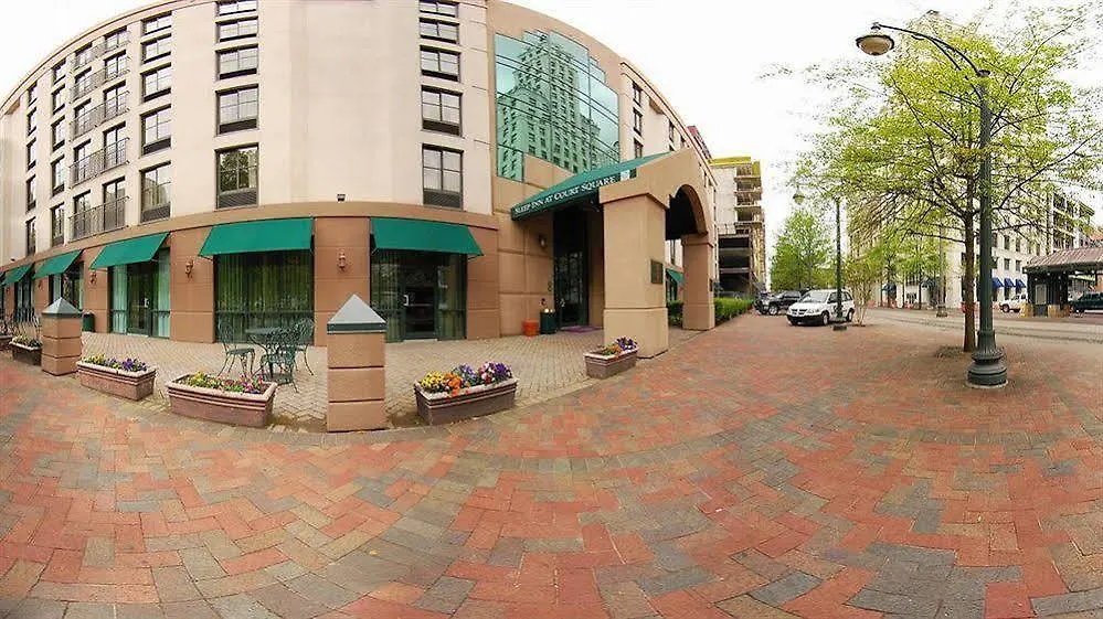 Moxy Memphis Downtown Hotel