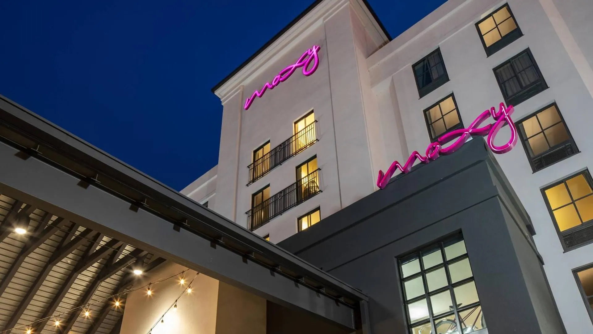 Hotel Moxy Memphis Downtown